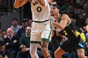 开云体育-塔图姆在快船比赛中惊险取胜，高光表现引发热议！的简单介绍