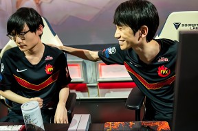 开云-Doinb回归赛场，败北首场状态亮眼，热火观众沸腾！的简单介绍