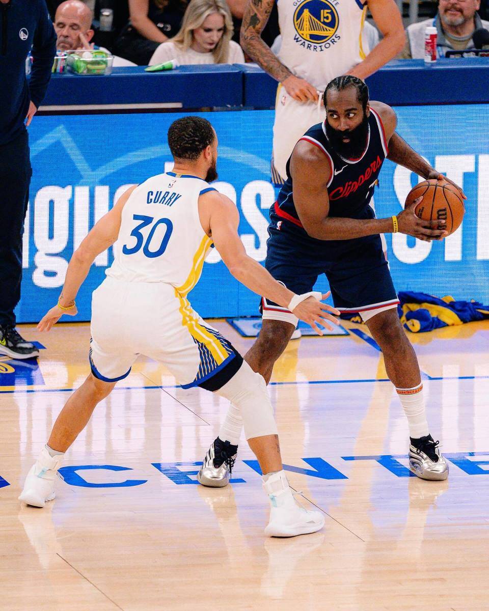 哈登在DWG比赛中关键助攻，问鼎冠军引发热议！的简单介绍