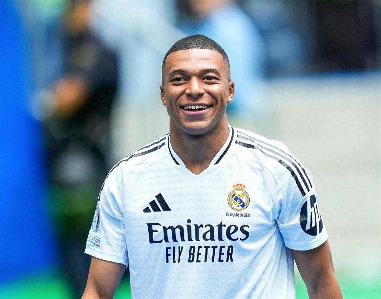 关于姆巴佩回归赛场，爆冷首场状态亮眼，加拿大队观众沸腾！的信息